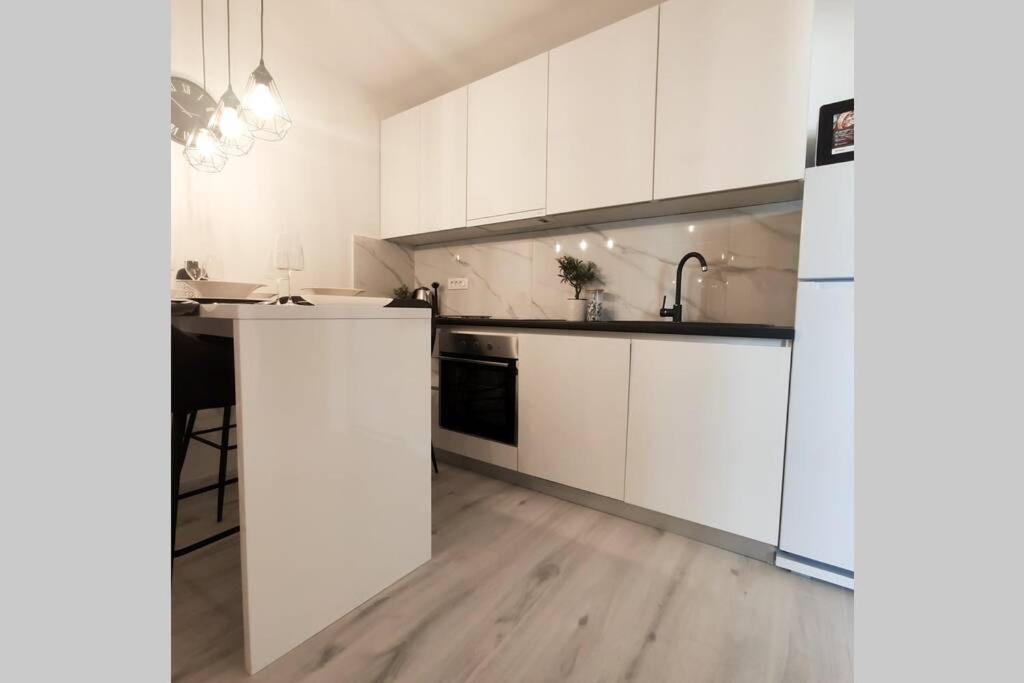 New! Top Apartment, Split View From Above Luaran gambar