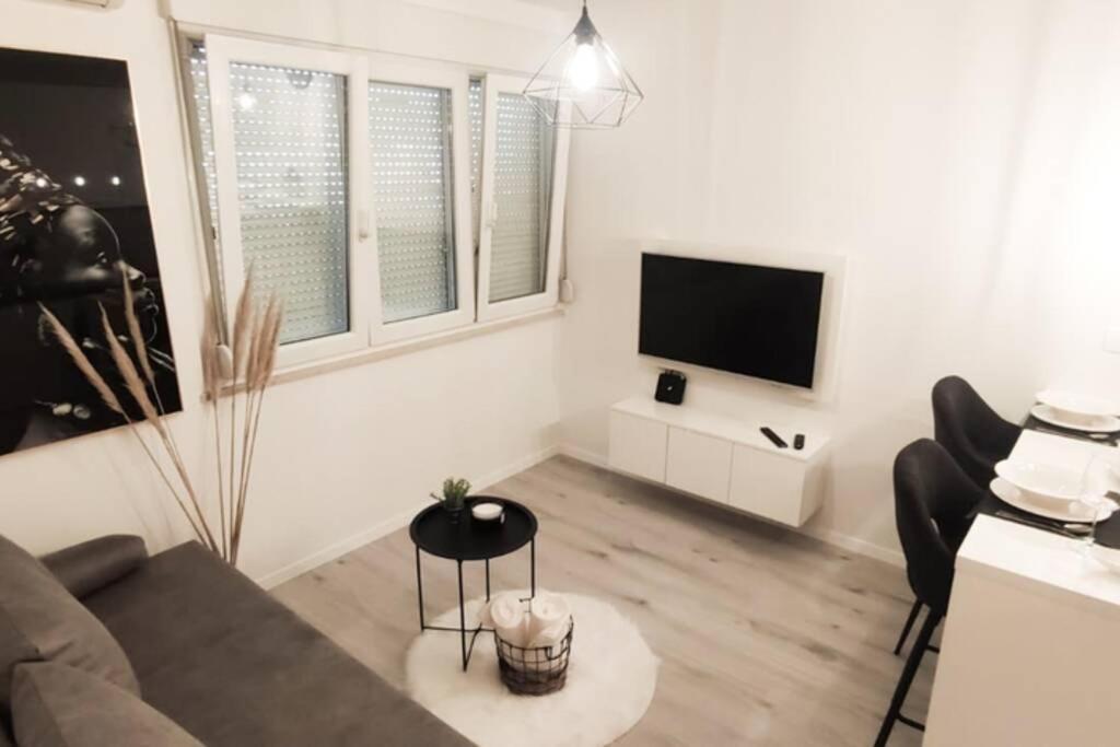 New! Top Apartment, Split View From Above Luaran gambar