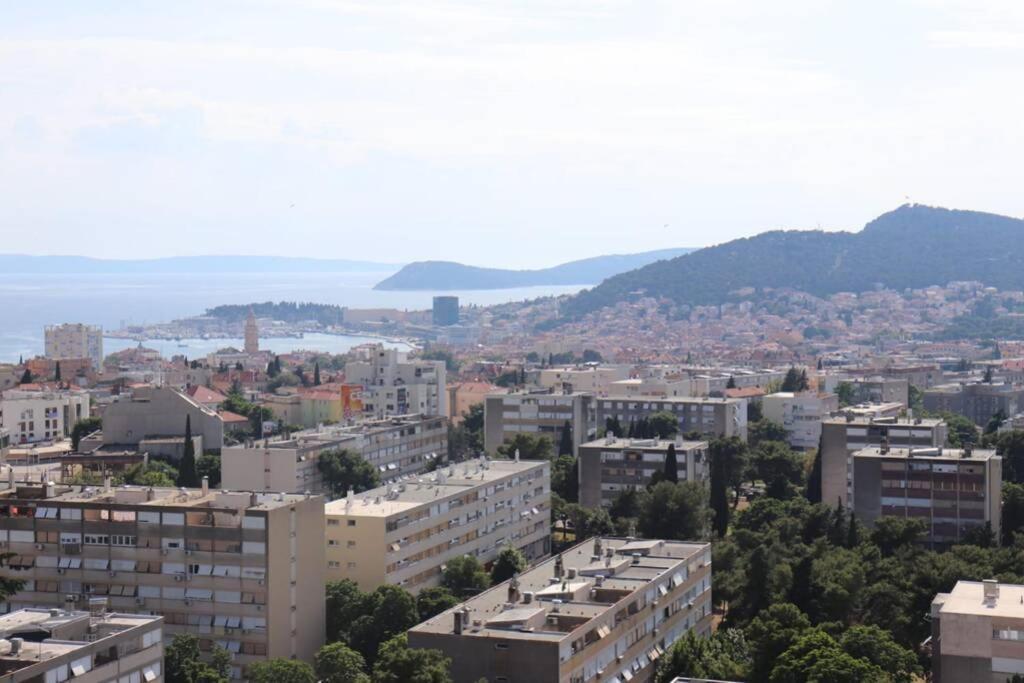 New! Top Apartment, Split View From Above Luaran gambar